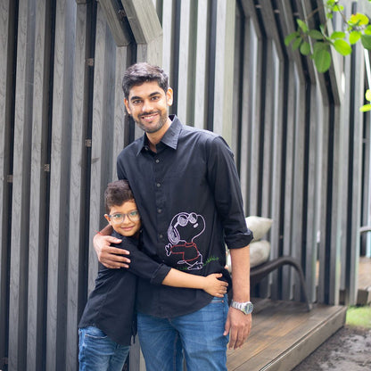 Black Organic Cotton Shirt with Chill Dog Embroidery – Men Shirt on Brown Living™. SKU: NANMS005EMB046 - S39. Img 6.