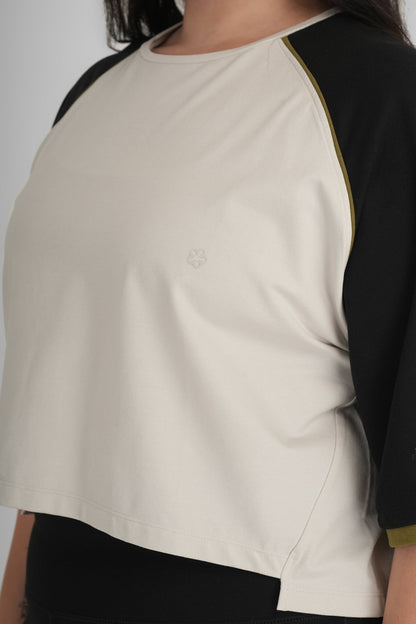 Boxy Fit After Workout T-shirt – Breathable & Relaxed Yoga Wear – Womens T-Shirt on Brown Living™. SKU: ELBRTWHTXS. Img 8.