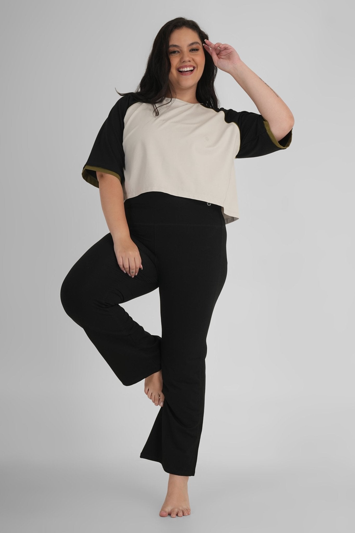 Boxy Fit After Workout T-shirt – Breathable & Relaxed Yoga Wear – Womens T-Shirt on Brown Living™. SKU: ELBRTWHTXS. Img 10.