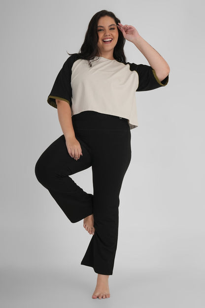 Boxy Fit After Workout T-shirt – Breathable & Relaxed Yoga Wear – Womens T-Shirt on Brown Living™. SKU: ELBRTWHTXS. Img 10.