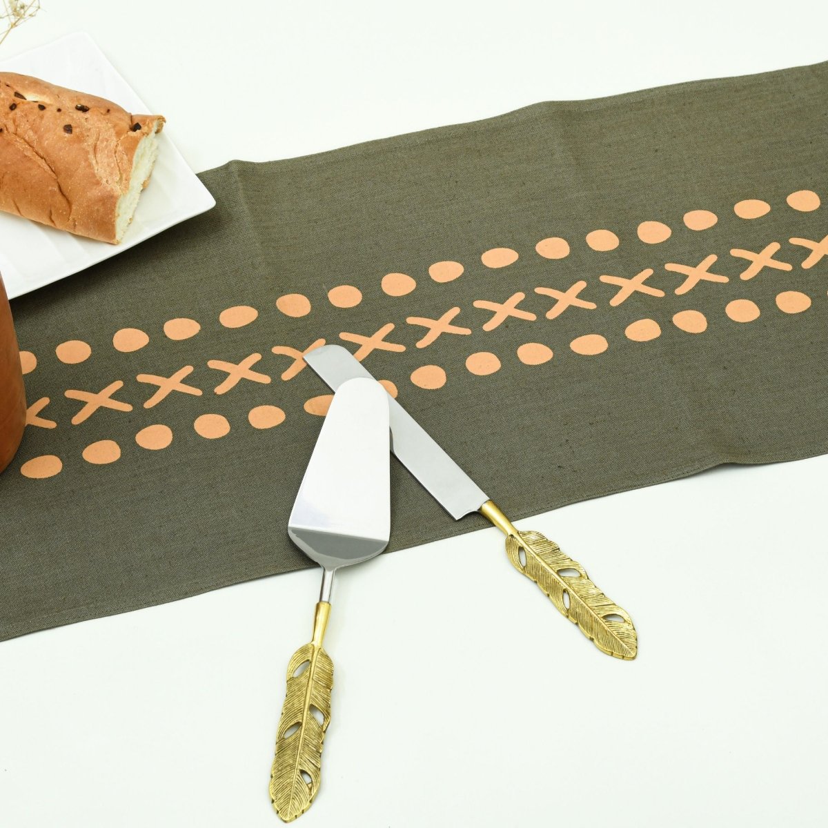 Cakes and Bakes Gift Hamper | Luxury Handmade Gift – Gift Giving by Pravaah India available on Brown Living™. Patram Cake Server . SKU: PRA24GH005_A. Img 4.