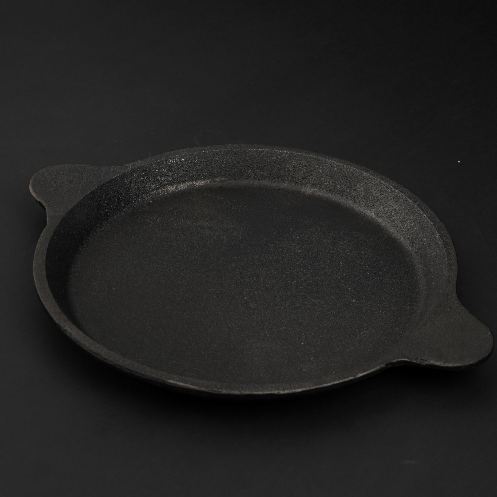 Castrong Handmade Cast Iron Fish Fry Pan – Cookware on Brown Living™. SKU: CastIron - Fish - Fry - pan - 1650g - packof1. Img 2.