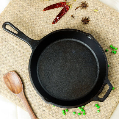 Castrong Handmade Cast Iron Skillet Fry Pan – Cookware on Brown Living™. SKU: CastIron - skiilet - Fry - pan - 3000g - packof1. Img 1.