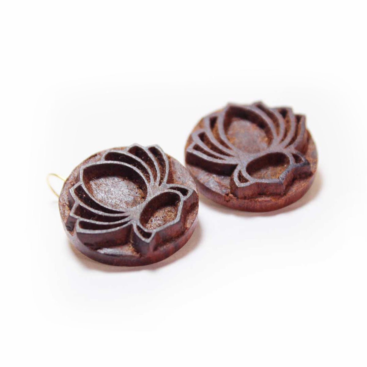 Chitra Rekh Wooden Earrings With Wood Block Carving – Jewellery on Brown Living™. SKU: UARKHWJER002. Img 4.