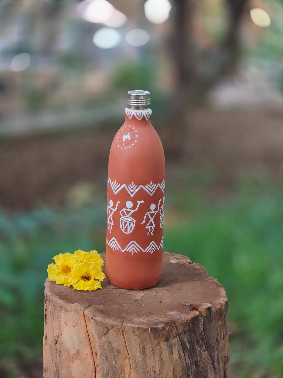 Clay Bottle Steel Cap Hand Painted Modern Warli Art – Bottles & Sippers on Brown Living™. SKU: MM-08-500. Img 3.