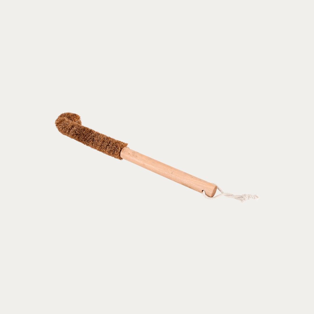 Coir Water Bottle Cleaner with Wooden Handle – Cleaning Products on Brown Living™. SKU: OIKCB01. Img 4.