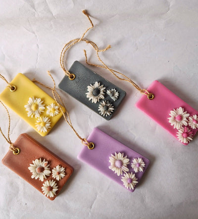 Daisy Scented Soywax Air Freshener Sachet - Daisy 42g – Candles & Fragrances on Brown Living™. SKU: CTC042D2513. Img 1.