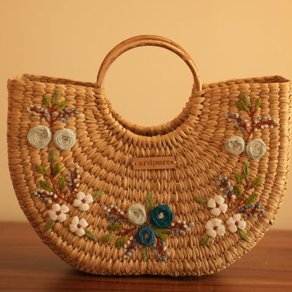 Embroidered Beach Bag Crescent | Handcrafted Stylish Summer Bag – Handbags on Brown Living™. SKU: 511KP. Img 1.