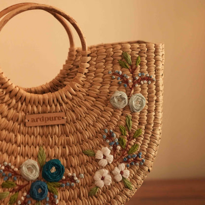 Embroidered Beach Bag Crescent | Handcrafted Stylish Summer Bag – Handbags on Brown Living™. SKU: 511KP. Img 2.