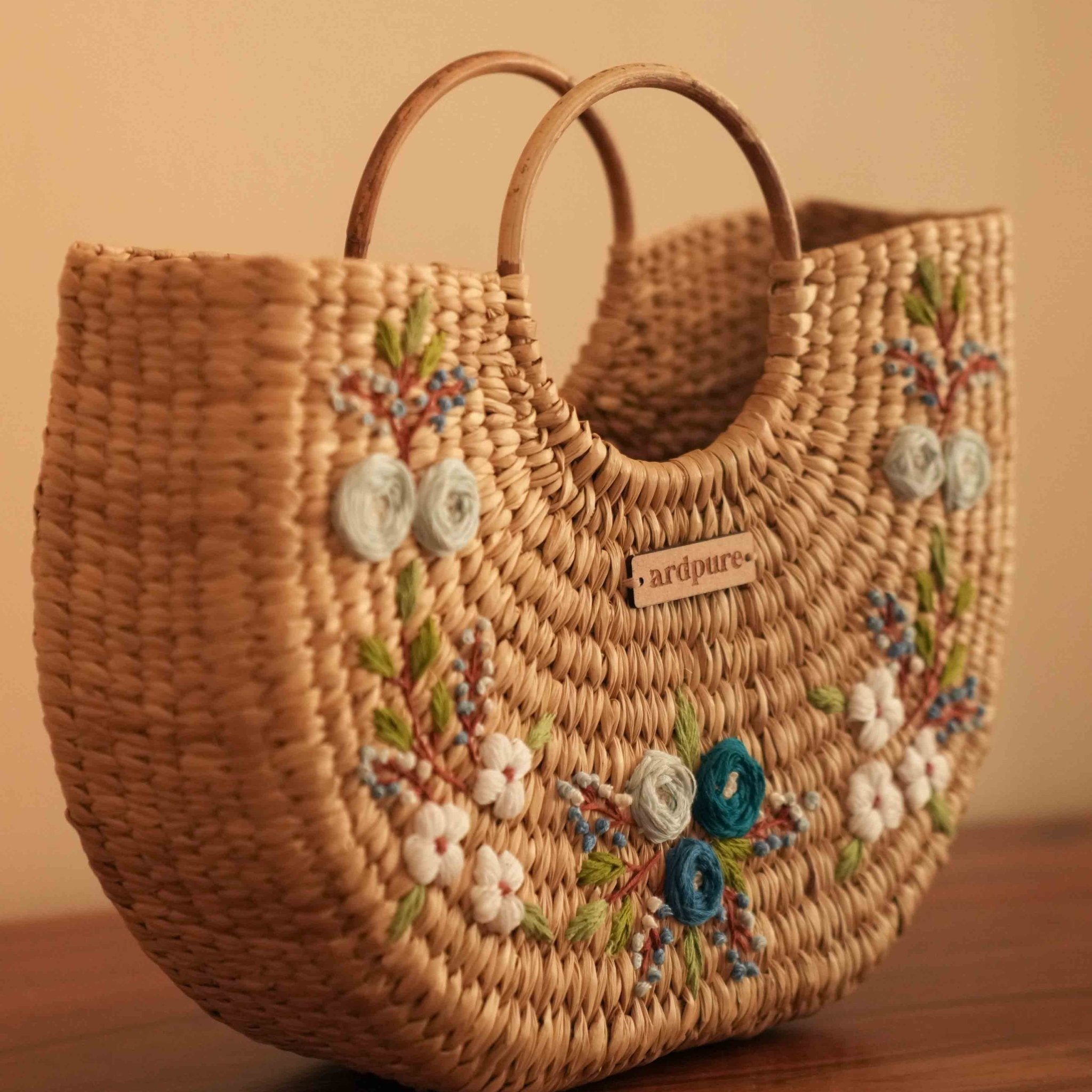 Embroidered Beach Bag Crescent | Handcrafted Stylish Summer Bag – Handbags on Brown Living™. SKU: 511KP. Img 3.