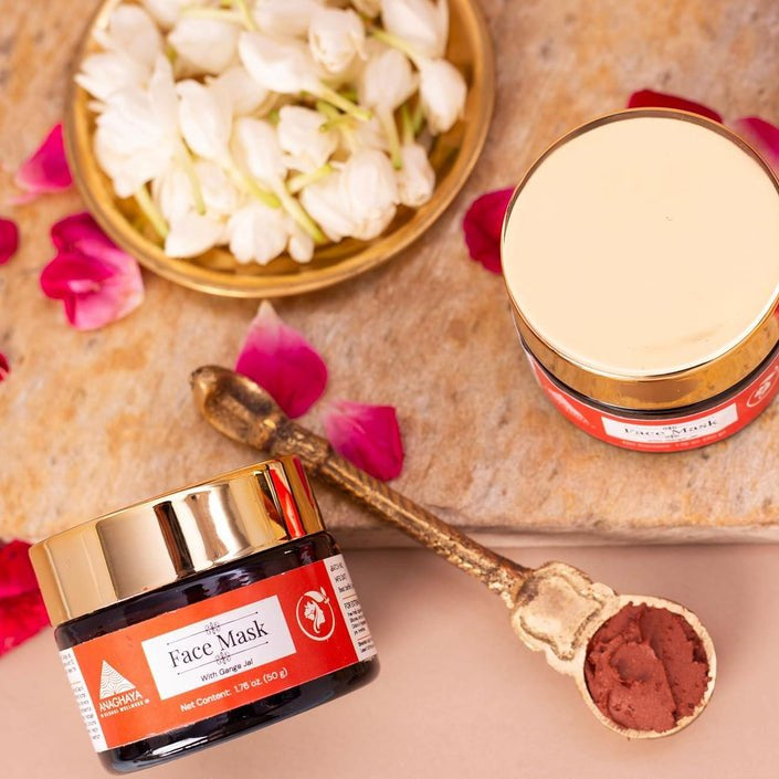 Face Masque with Sandalwood for Skin Brightening & Tan Removal – Face Mask on Brown Living™. SKU: 03. Img 2.