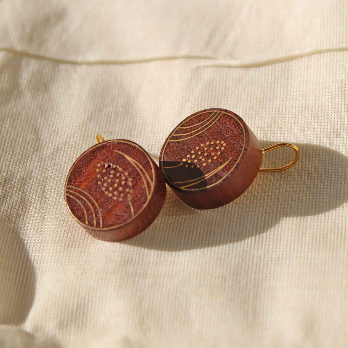 Floret Taarkashi Wooden Earring - Brass Inlay Craft – Jewellery on Brown Living™. SKU: UATRWJ005. Img 2.