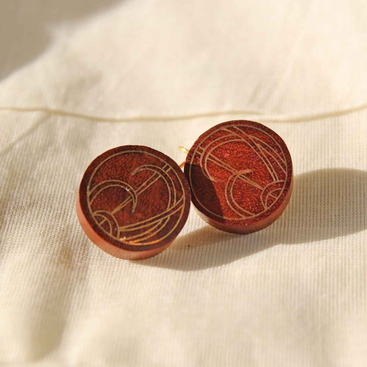 Frondes Taarkashi Wooden Earring - Brass Inlay Craft – Jewellery on Brown Living™. SKU: UATRWJ006. Img 2.
