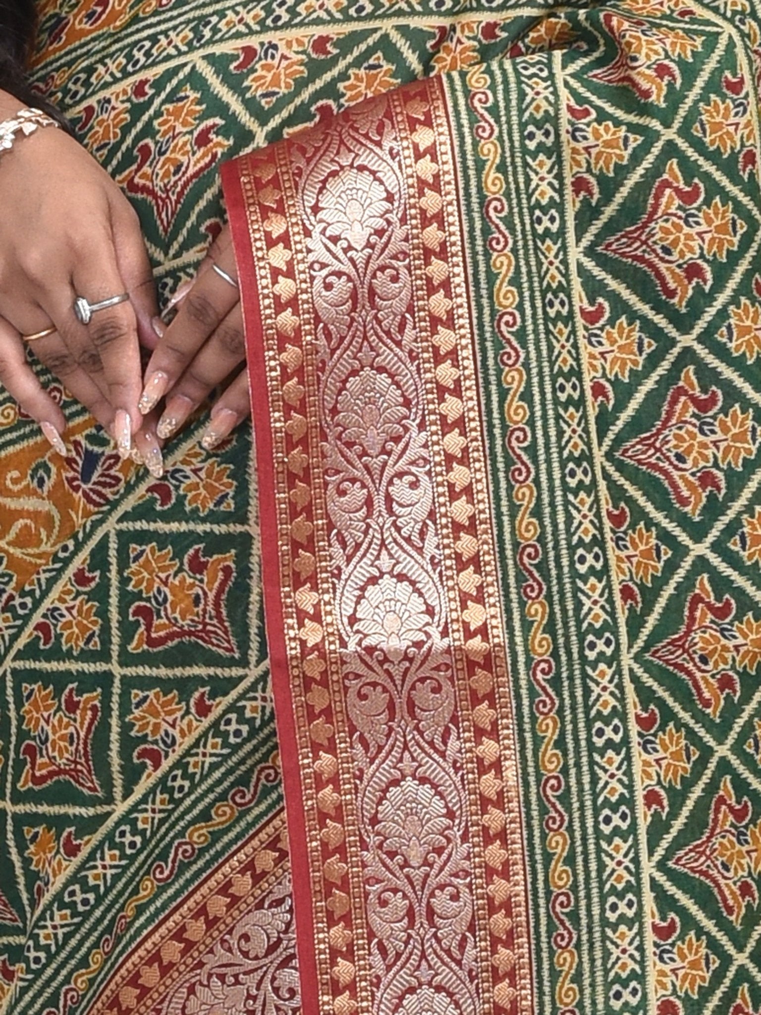 Green Maheshwari Design Linen Silk Saree – Womens Saree on Brown Living™. SKU: STRLINSAR21. Img 2.
