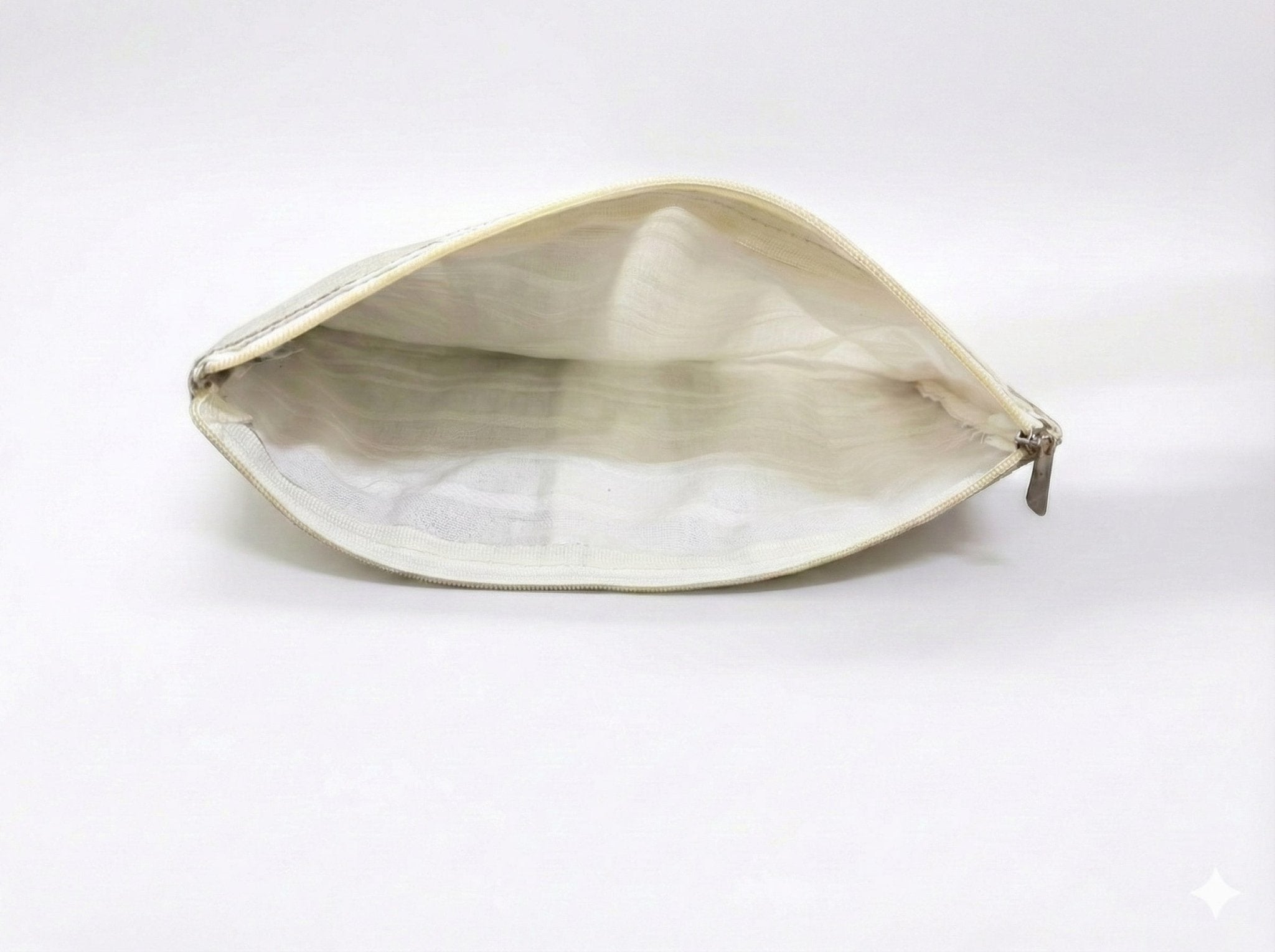 Handcrafted Cotton Travel Pouch – Eco - Friendly Lightweight Organizer – Travel Accessories on Brown Living™. SKU: GCP01-GREEN. Img 2.