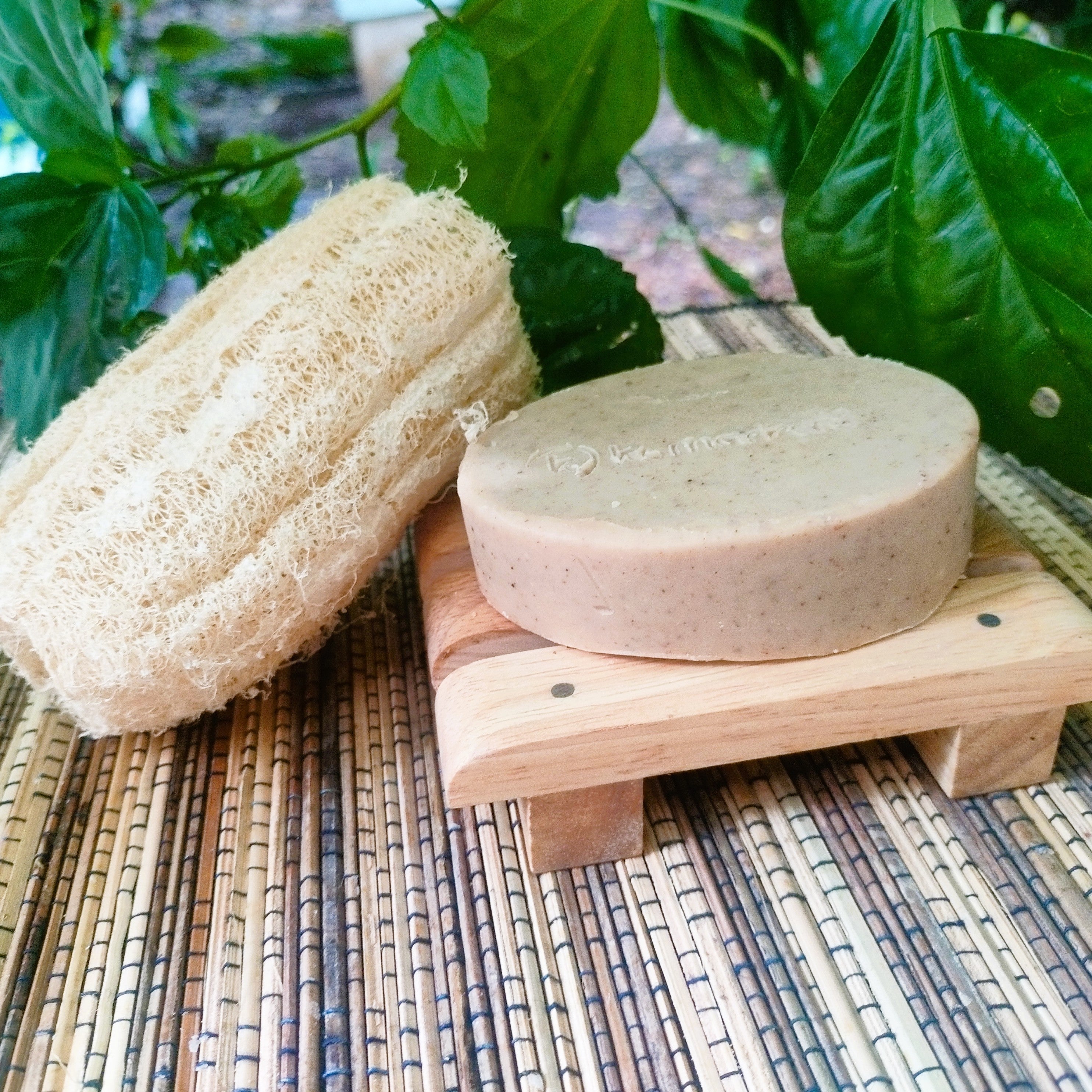 Nalungu Maavu Handmade Bath Soap with Loofah