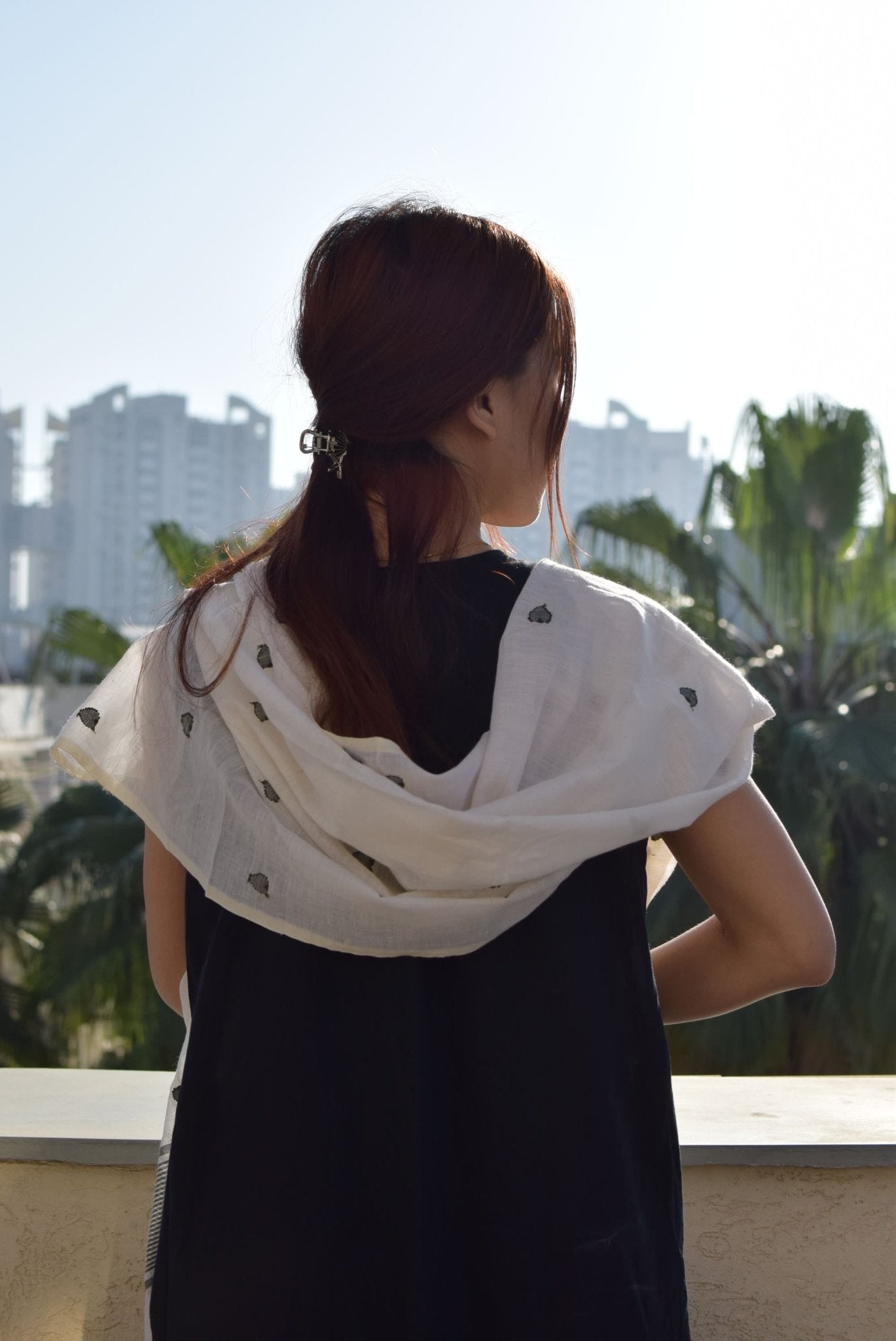 Iti Jamdani Cotton Stole Handwoven Lightweight Dupatta – Womens Scarf on Brown Living™. SKU: EKL_06. Img 3.