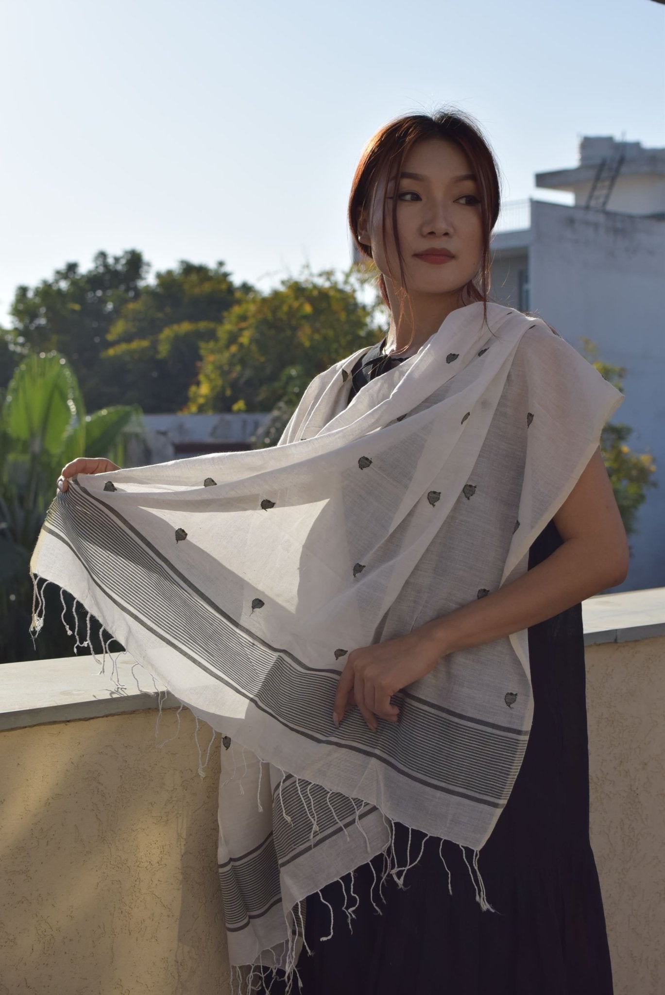 Iti Jamdani Cotton Stole Handwoven Lightweight Dupatta – Womens Scarf on Brown Living™. SKU: EKL_06. Img 4.