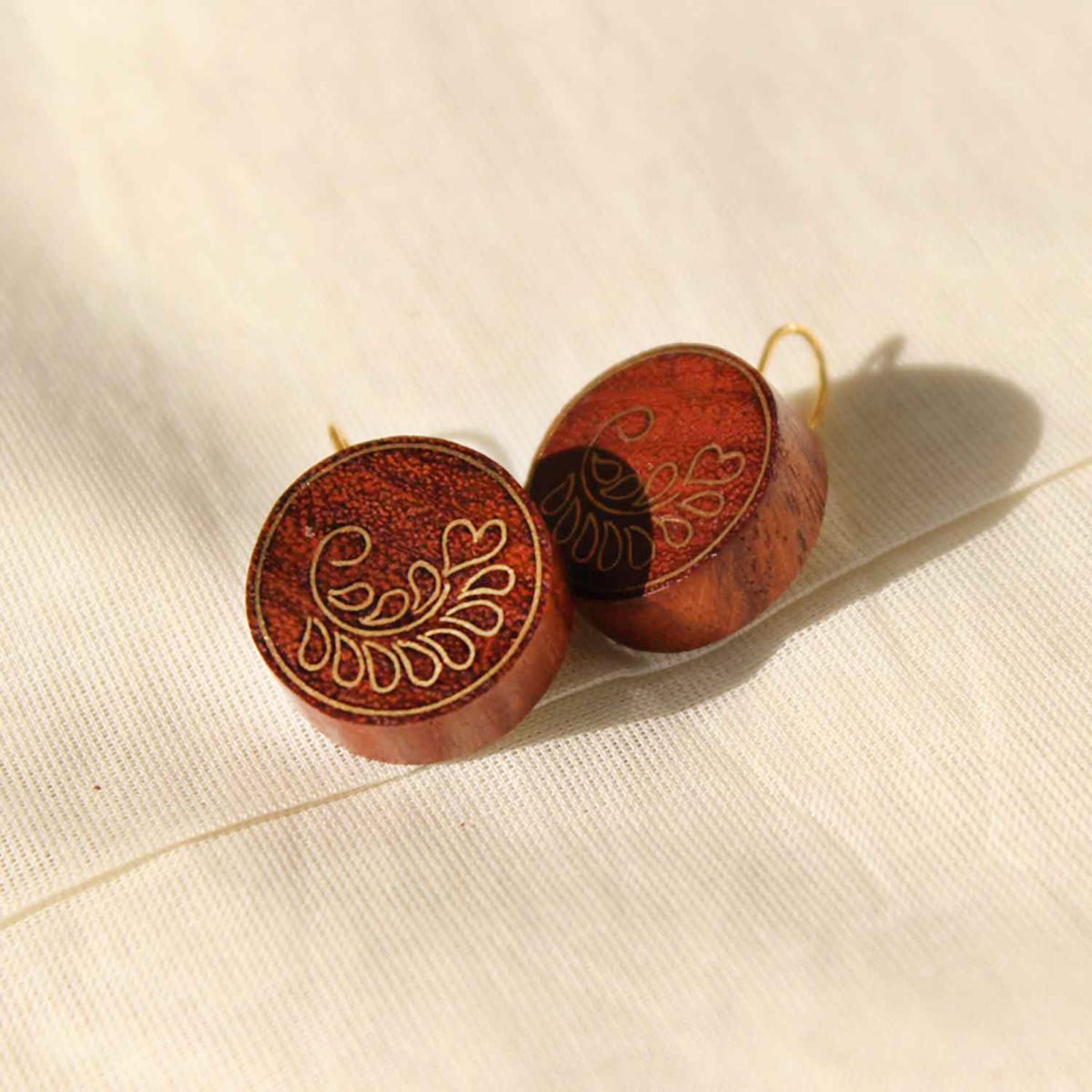 Ivy Taarkashi Wooden Earring - Brass Inlay Craft – Jewellery on Brown Living™. SKU: UATRWJ007. Img 2.