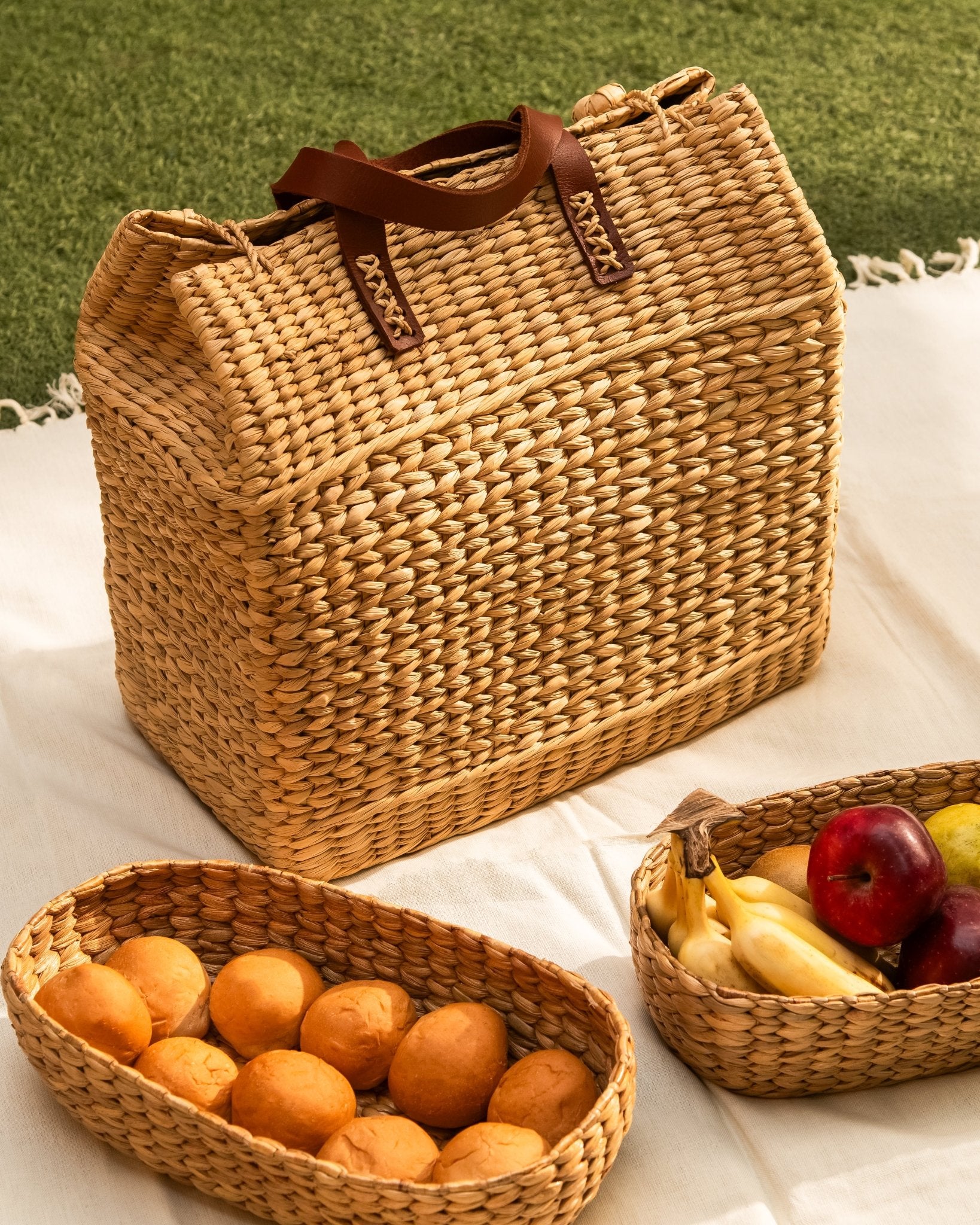 Kauna Lunch & Picnic Basket Large – Picnic Basket on Brown Living™. SKU: KAPBAS027A-n. Img 1.