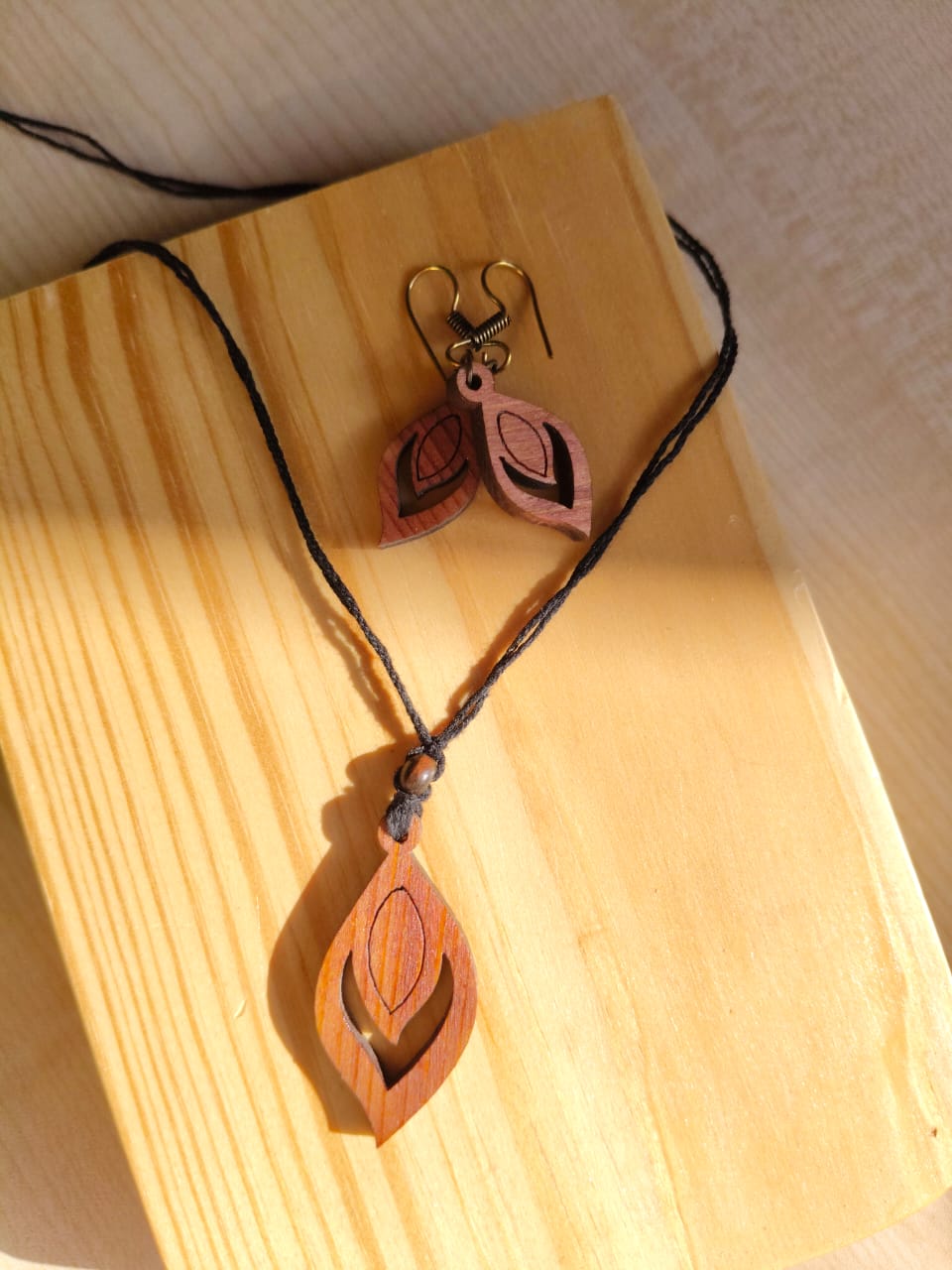 Leaf Imprint Wooden Jewellery Set – Womens Accessories on Brown Living™. SKU: WJ07. Img 8.