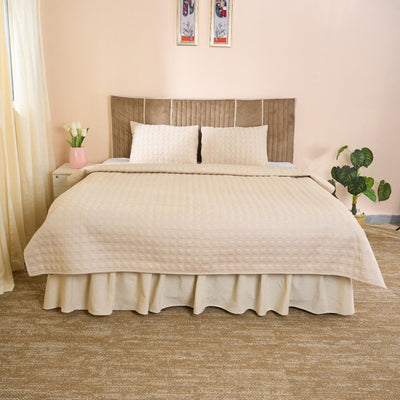 Luxury Natural Cotton Satin Razai | Lightweight Quilt 200 GSM – Bed Linens on Brown Living™. SKU: TEE2515-C-1. Img 1.