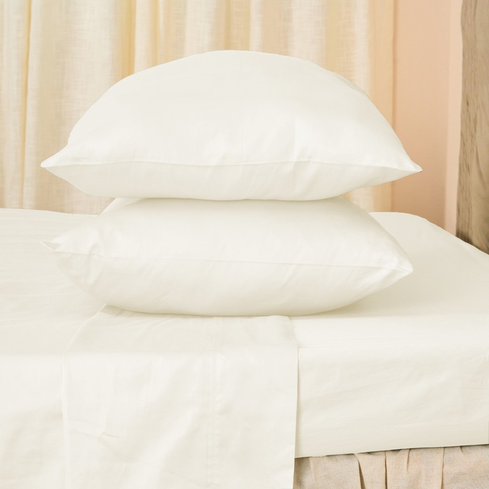 Luxury Organic Sateen Pillowcase | Soft Breathable Organic Cotton – Bed Linens on Brown Living™. SKU: SHSS2512-01DC-05. Img 1.