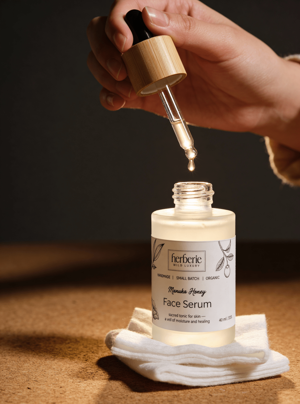 Manuka Honey Face Serum | Hydrating & Soothing Gel | 40ml – Face Serum on Brown Living™. SKU: MHFS-40. Img 3.