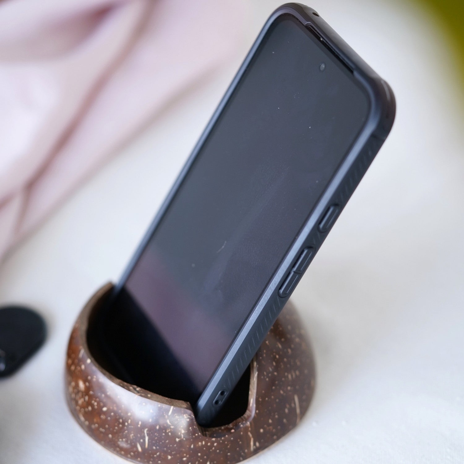Mobile Holder | Made with Coconut Shell & Teak Wood – Desk Accessories on Brown Living™. SKU: THENGA30. Img 5.