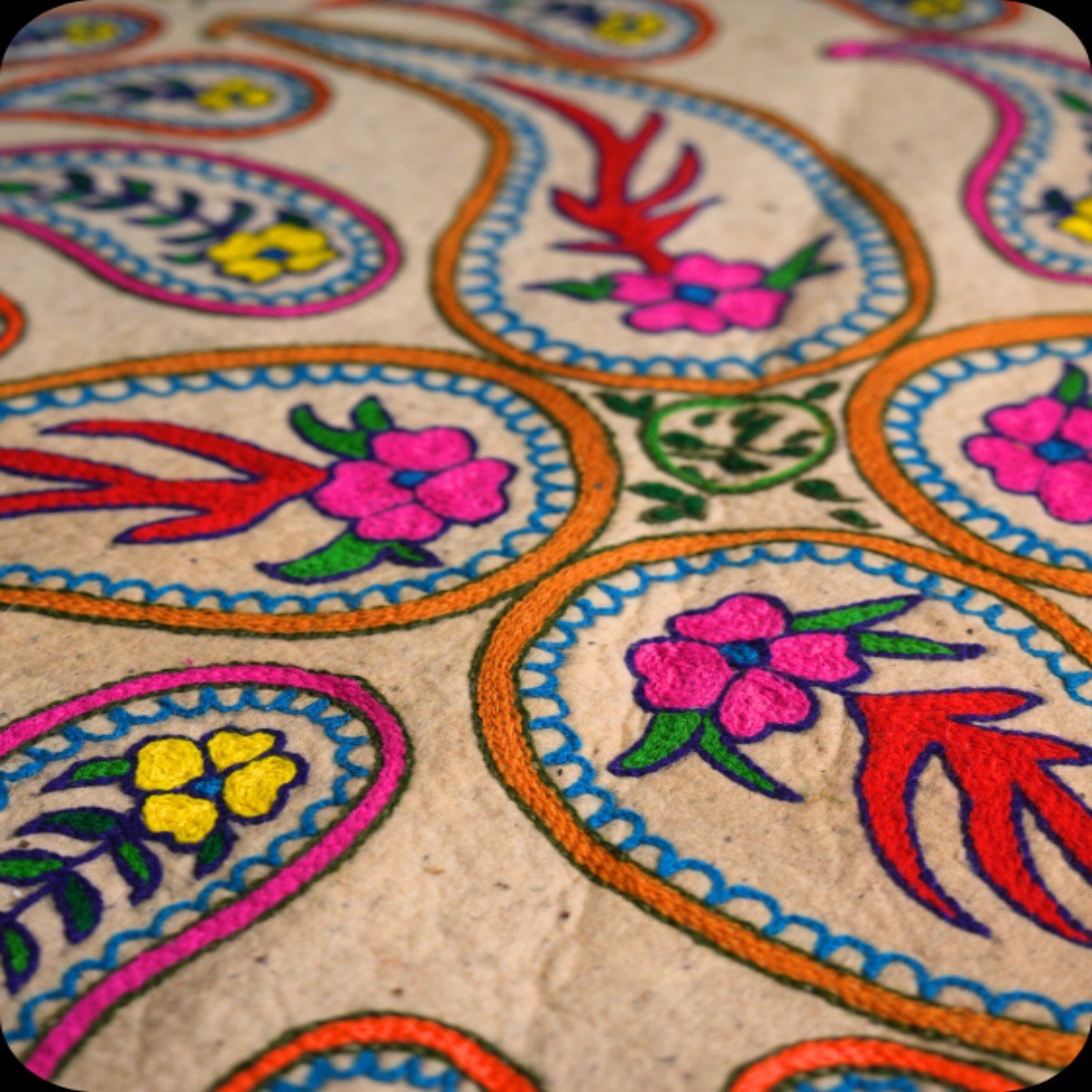 Namda Round Rug | 4 inch – Mats & Rugs on Brown Living™. SKU: b0_rug_0189. Img 3.