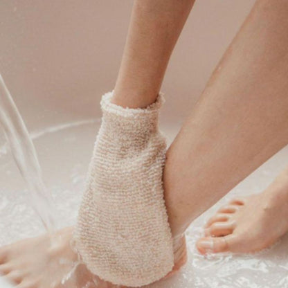 Natural Loofah Body Scrubber Glove | Exfoliating Shower Mitt – Body Scrub on Brown Living™. SKU: KOE-015-GL-1. Img 2.