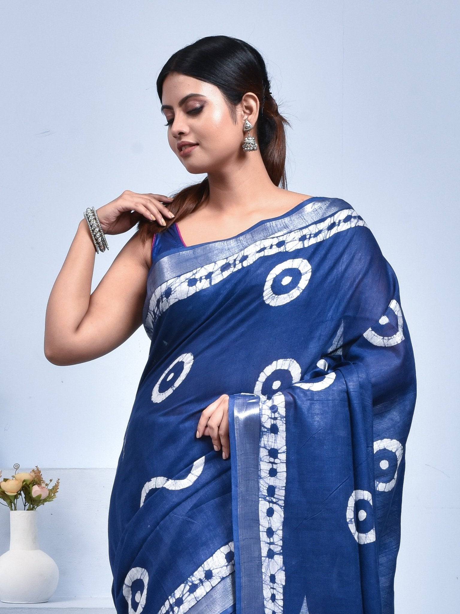 Navy Blue Traditional Batik Design Pure Linen Saree – Womens Saree on Brown Living™. SKU: STRLINSAR18. Img 5.