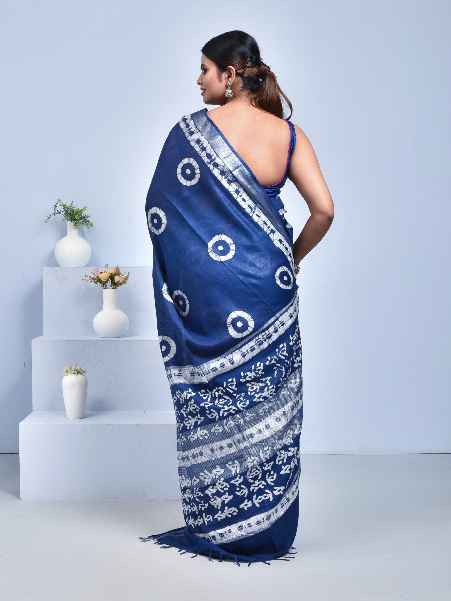 Navy Blue Traditional Batik Design Pure Linen Saree – Womens Saree on Brown Living™. SKU: STRLINSAR18. Img 7.