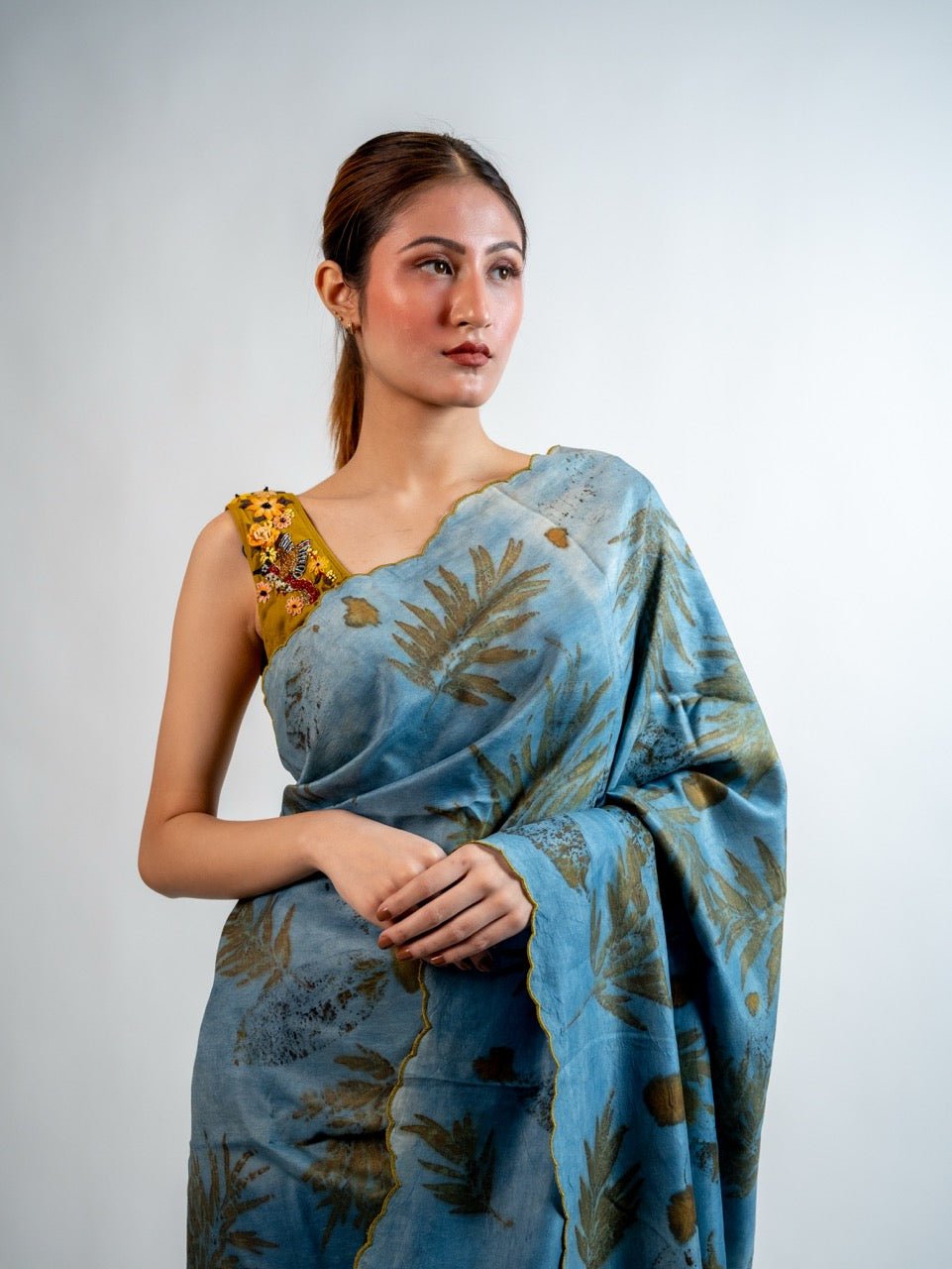 Neela Silk Sari – Handwoven Traditional Pure Silk Sari – Womens Saree on Brown Living™. SKU: sarineela. Img 1.