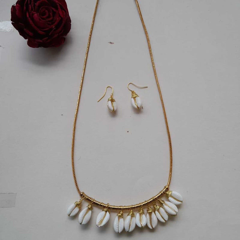 Shell Pendant Necklace Set