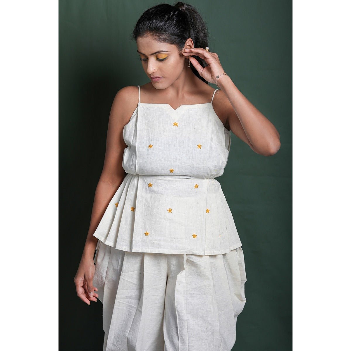 Nierin Top | Minimal Women Top | Comfortable Everyday Wear – Womens Top on Brown Living™. SKU: DL0129XSn. Img 4.