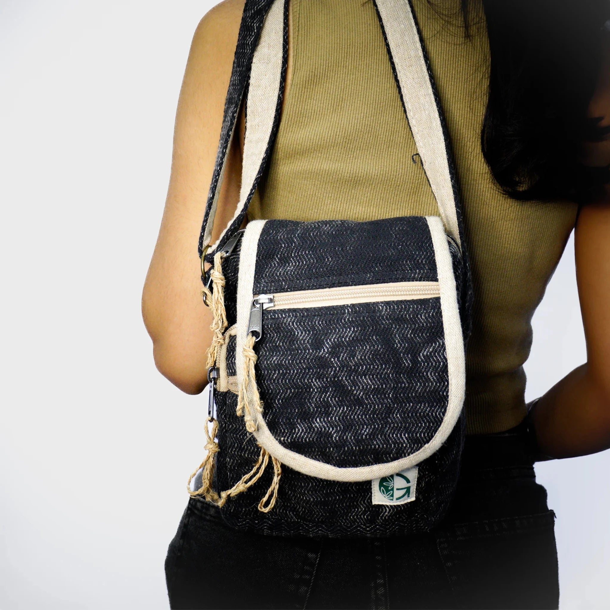 OG Berg 2.0 Crossbody Sling | Sustainable Everyday Sling Bag – Sling Bag on Brown Living™. SKU: OGSBGBG202. Img 4.