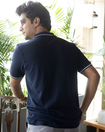 Organic Cotton T-Shirt Navy Blue Signature | Soft Premium Cotton – Mens T-Shirt on Brown Living™. SKU: ANTOCTSNBSLFS. Img 2.