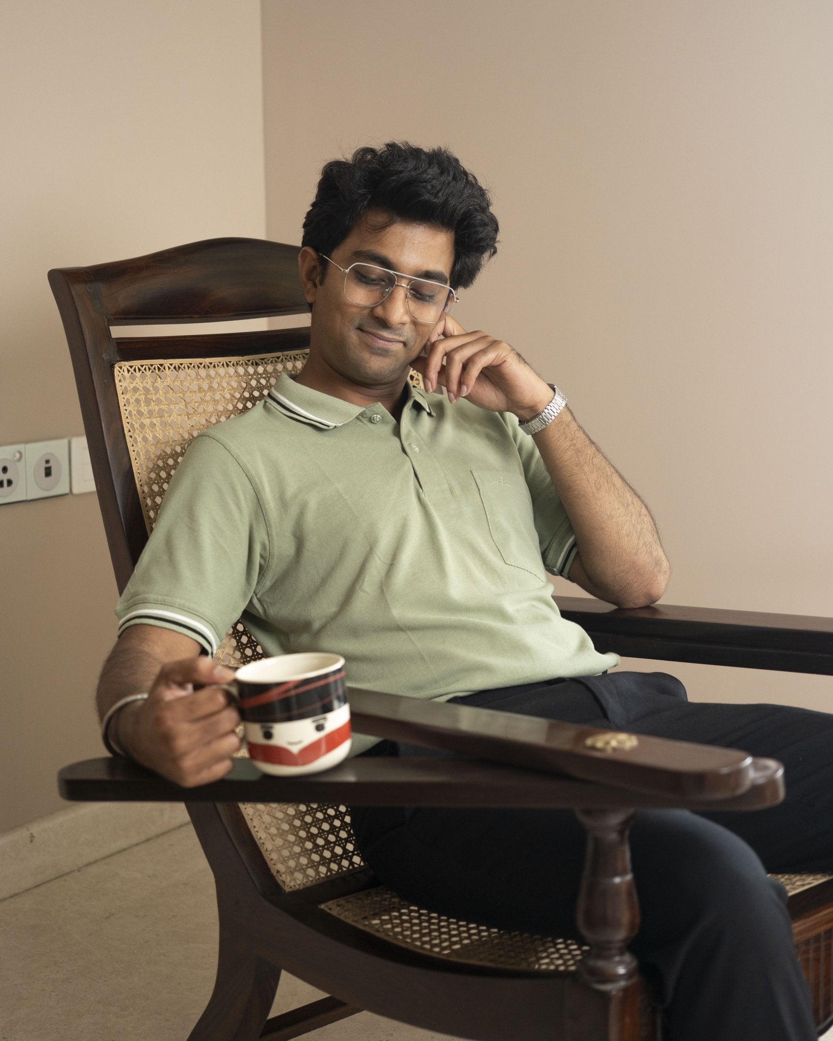 Organic Cotton T-Shirt Olive Lite | Soft Breathable Everyday Wear – Mens T-Shirt on Brown Living™. SKU: ANTOCTSOLLFS. Img 2.