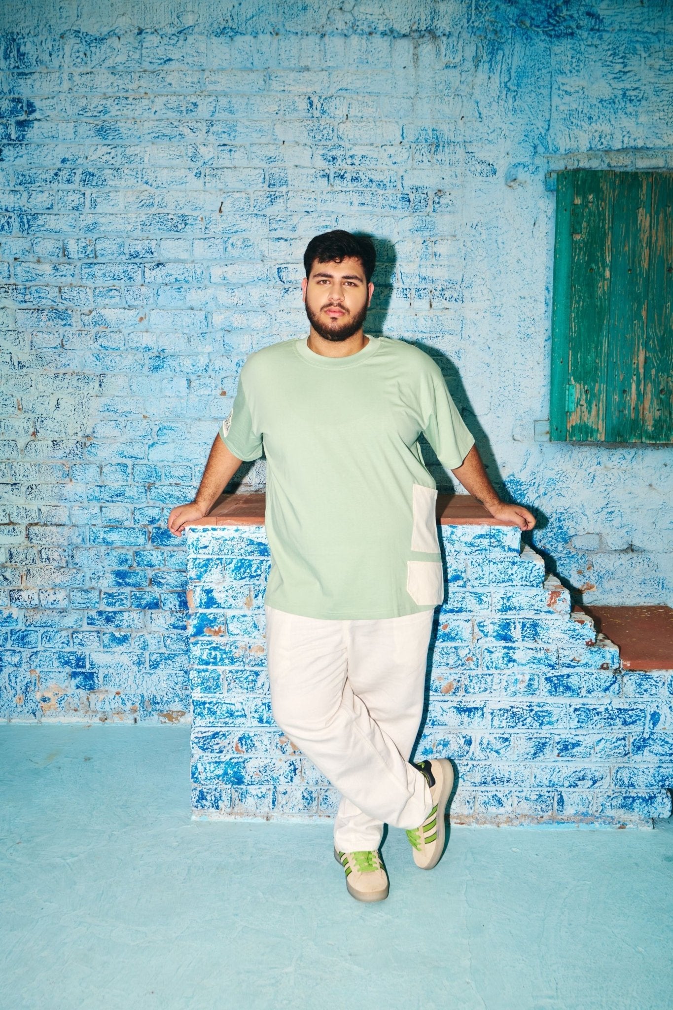 Pocket Unisex Oversized T-Shirt – Relaxed Fit Casual Everyday Wear – Womens T-Shirt on Brown Living™. SKU: NBTW-39. Img 4.