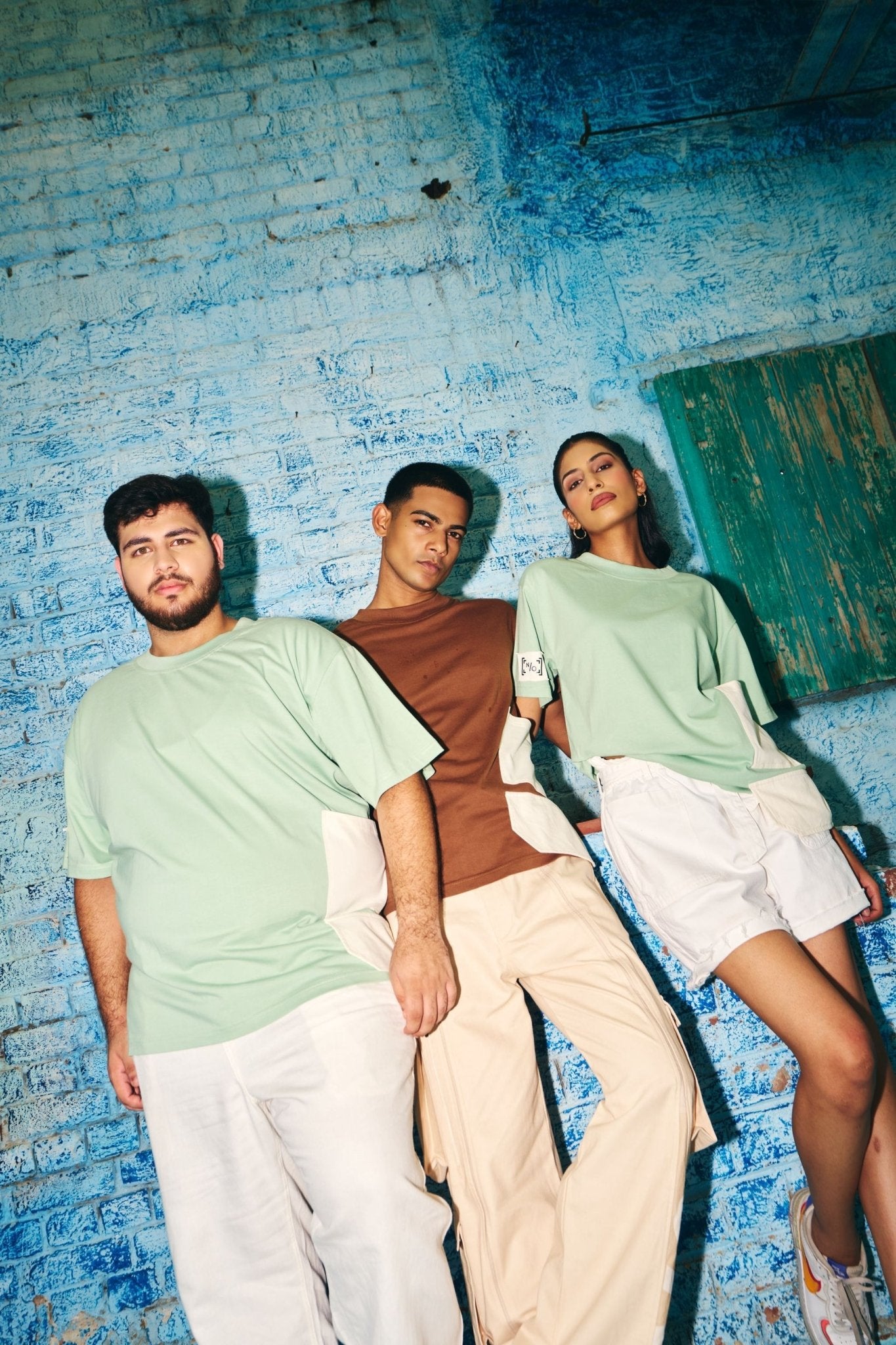 Pocket Unisex Oversized T-Shirt – Relaxed Fit Casual Everyday Wear – Womens T-Shirt on Brown Living™. SKU: NBTW-42. Img 1.