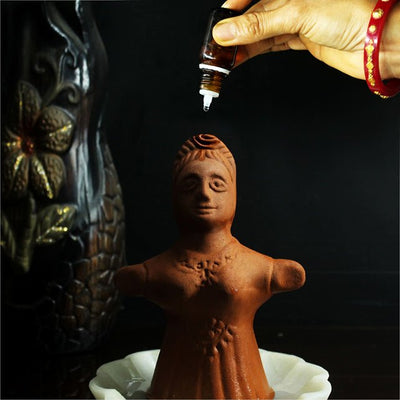 Porus Terracotta Rani Putul Air Aroma Diffuser for Indoor Table Top | Set of 1 Doll + 6 Perfumes 10 ml Each – Fragrance Diffusers on Brown Living™. SKU: ADF - RPL1/F6/10. Img 2.