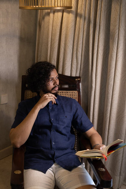 Pure Linen Short Sleeve Shirt Dark Blue Men's Wear – Mens Shirt on Brown Living™. SKU: ANTPLSSSBS. Img 1.