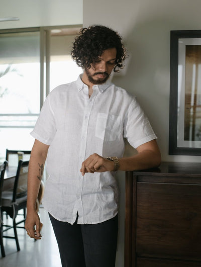 Pure Linen Short Sleeve Shirt White | Lightweight & Breathable Wear – Men Shirt on Brown Living™. SKU: ANTPLSSSWS. Img 1.