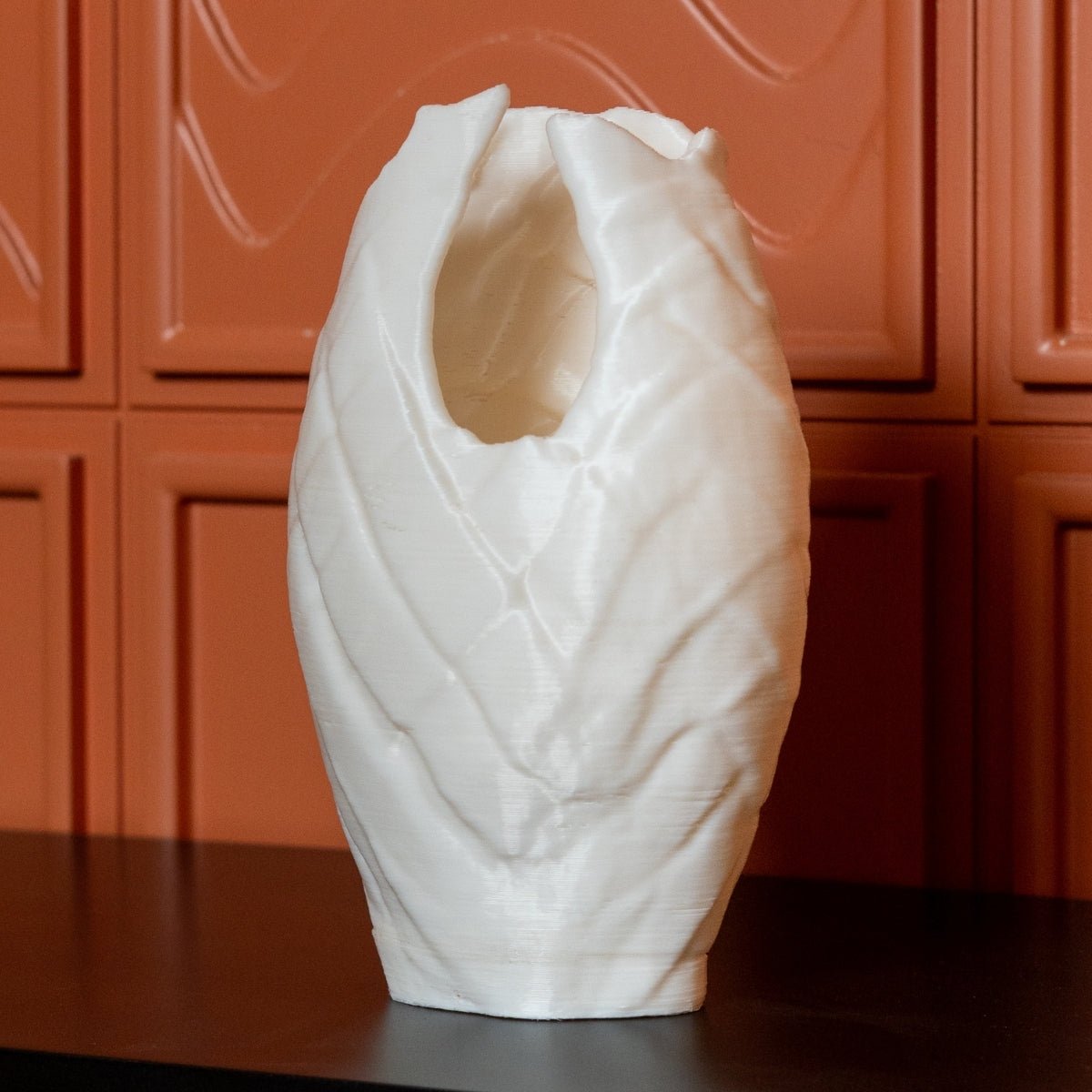 Rogue One Plant - Based Silk White Vase – Home Decor on Brown Living™. SKU: ROONEDPLIWA015. Img 1.