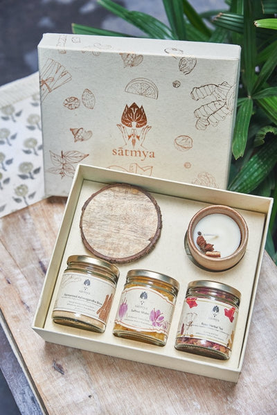 Sakhì Gift Box - Women's Health & Beauty Care – Gift Giving on Brown Living™. SKU: Sakhi_500gms. Img 1.
