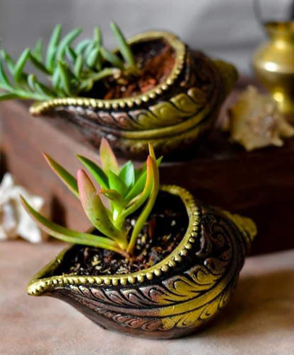 Sankh Planter 5 Inch | Decorative Terracotta Indoor & Outdoor Pot – Home & Garden on Brown Living™. SKU: PL15-2. Img 2.