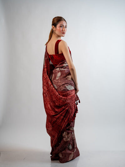 Sinduri Sari Silk | Handwoven Pure Silk Sari in Deep Red Hue – Womens Saree on Brown Living™. SKU: sarisunehri. Img 4.