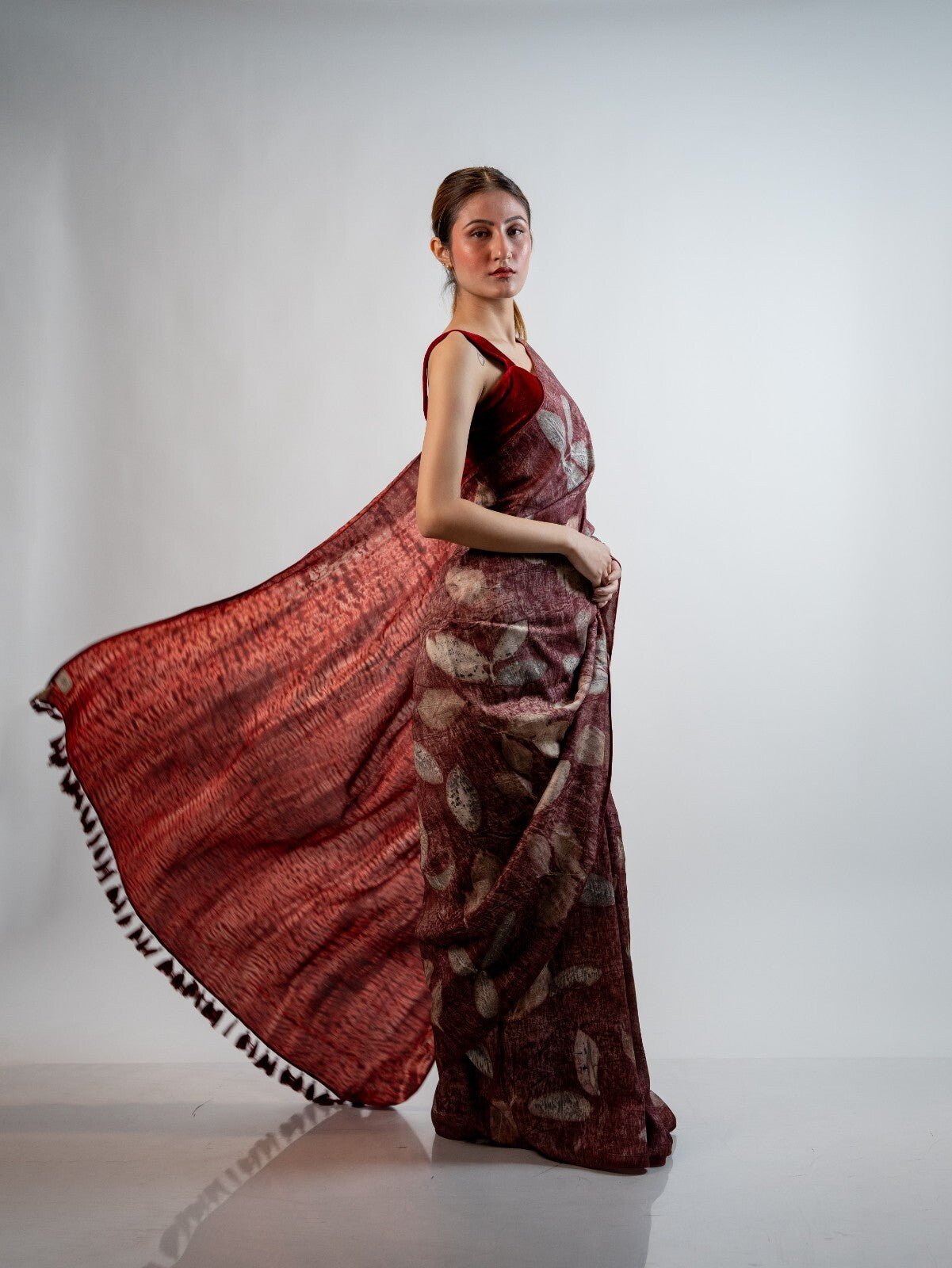 Sinduri Sari Silk | Handwoven Pure Silk Sari in Deep Red Hue – Womens Saree on Brown Living™. SKU: sarisunehri. Img 2.