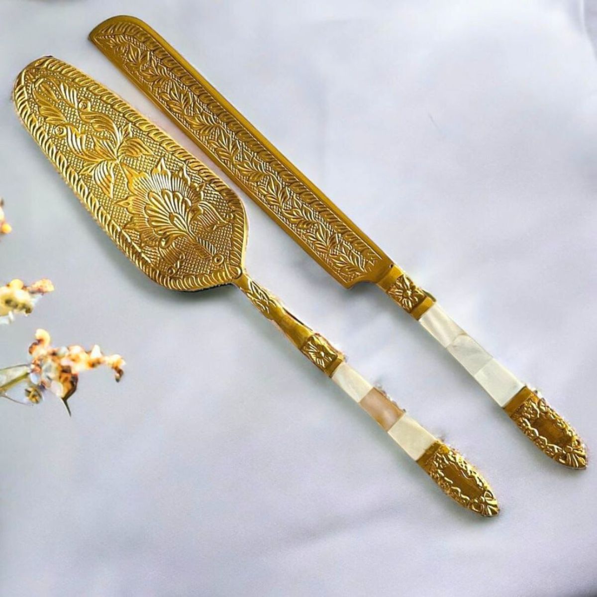 Slice And Serve Elegance Gold Cake Server And Knife Set – Kitchen Tools on Brown Living™. SKU: TLD-BL-26. Img 1.